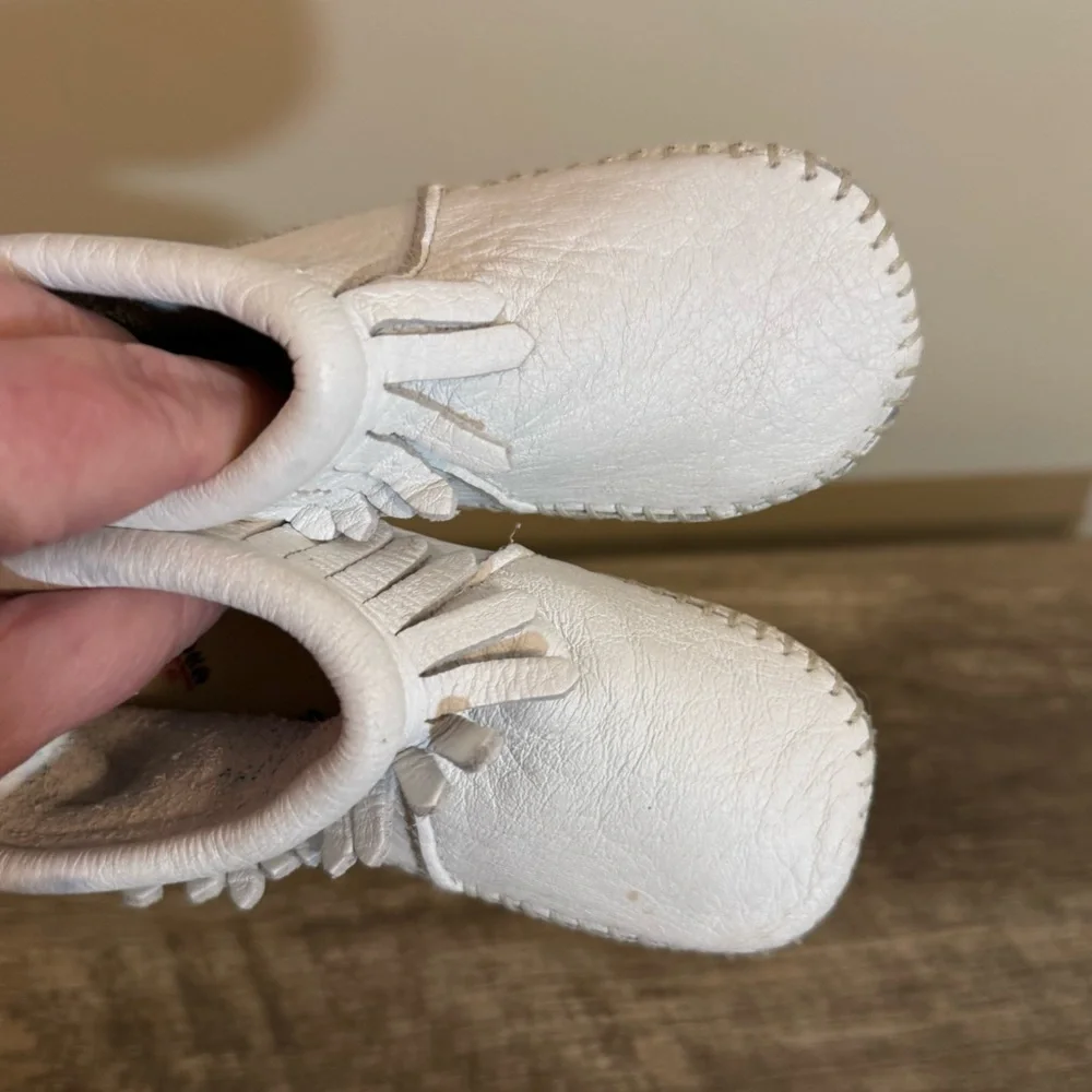 Minnetonka White Leather Fringed Moccasin Booties Infant Size 5 Vintage